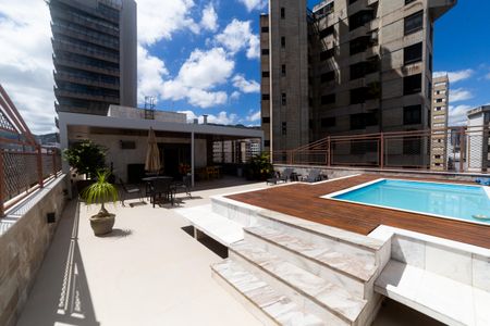 Apartamento à venda com 420m², 4 quartos e 4 vagas Apartamento à venda com 420m², 4 quartos e 4 vagasPiscina