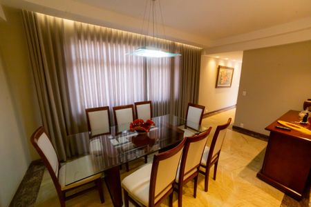 Apartamento à venda com 420m², 4 quartos e 4 vagas Apartamento à venda com 420m², 4 quartos e 4 vagasSala de Jantar