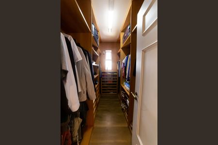 Apartamento à venda com 420m², 4 quartos e 4 vagas Apartamento à venda com 420m², 4 quartos e 4 vagasCloset da suíte 1