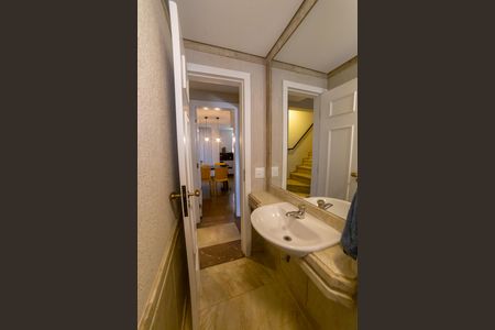 Apartamento à venda com 420m², 4 quartos e 4 vagas Apartamento à venda com 420m², 4 quartos e 4 vagasLavabo 1