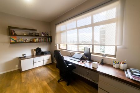 Apartamento à venda com 420m², 4 quartos e 4 vagas Apartamento à venda com 420m², 4 quartos e 4 vagasEscritório