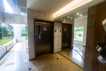 Apartamento à venda com 420m², 4 quartos e 4 vagas Apartamento à venda com 420m², 4 quartos e 4 vagasÁrea comum - Hall de entrada