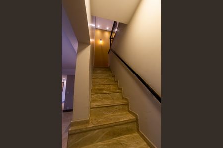 Apartamento à venda com 420m², 4 quartos e 4 vagas Apartamento à venda com 420m², 4 quartos e 4 vagasEscada