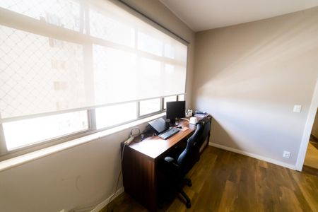 Apartamento à venda com 420m², 4 quartos e 4 vagas Apartamento à venda com 420m², 4 quartos e 4 vagasEscritório