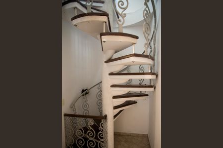 Casa à venda com 236m², 4 quartos e 3 vagasEscada