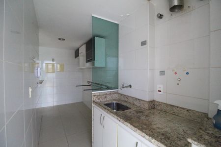 Apartamento à venda com 69m², 3 quartos e 1 vagaÁrea de serviço