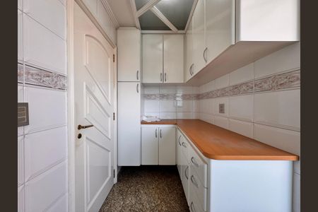 Apartamento à venda com 203m², 3 quartos e 5 vagas Apartamento à venda com 203m², 3 quartos e 5 vagasLavanderia