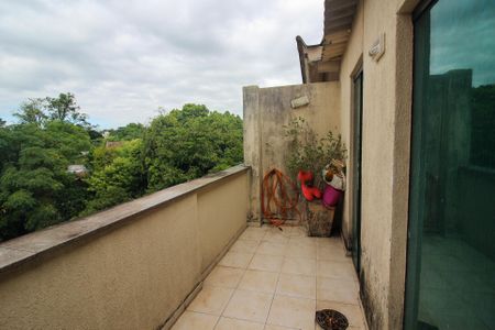 Apartamento à venda com 125m², 2 quartos e 2 vagas Apartamento à venda com 125m², 2 quartos e 2 vagasSacada da varanda