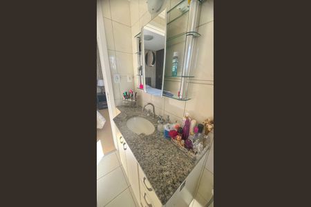 Apartamento à venda com 66m², 3 quartos e 2 vagas Apartamento à venda com 66m², 3 quartos e 2 vagasBanheiro 2