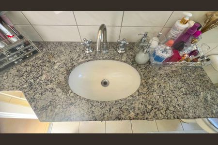 Apartamento à venda com 66m², 3 quartos e 2 vagas Apartamento à venda com 66m², 3 quartos e 2 vagasBanheiro 2