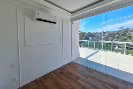 Apartamento à venda com 230m², 3 quartos e 2 vagas Apartamento à venda com 230m², 3 quartos e 2 vagasSuíte 2