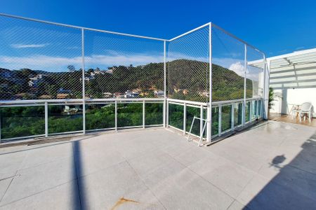 Apartamento à venda com 230m², 3 quartos e 2 vagas Apartamento à venda com 230m², 3 quartos e 2 vagasSuíte 2
