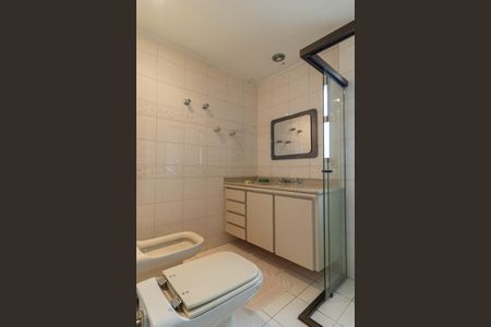 Apartamento à venda com 295m², 4 quartos e 3 vagas Apartamento à venda com 295m², 4 quartos e 3 vagasBanheiro da Suíte 2