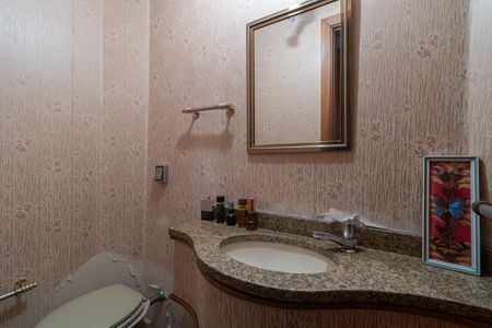 Apartamento à venda com 295m², 4 quartos e 3 vagas Apartamento à venda com 295m², 4 quartos e 3 vagasLavabo