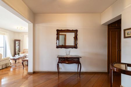 Apartamento à venda com 295m², 4 quartos e 3 vagas Apartamento à venda com 295m², 4 quartos e 3 vagasHall de entrada