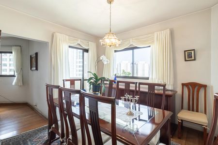 Apartamento à venda com 295m², 4 quartos e 3 vagas Apartamento à venda com 295m², 4 quartos e 3 vagasSala de Jantar