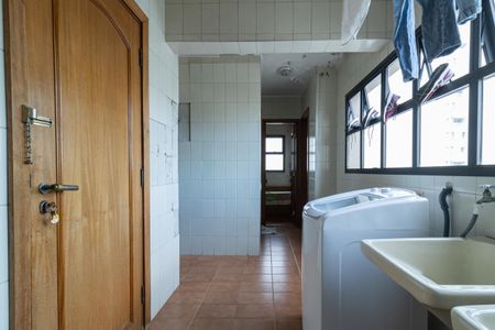 Apartamento à venda com 295m², 4 quartos e 3 vagas Apartamento à venda com 295m², 4 quartos e 3 vagasÁrea de Serviço