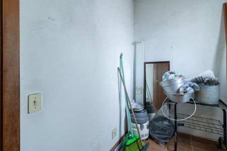 Apartamento à venda com 295m², 4 quartos e 3 vagas Apartamento à venda com 295m², 4 quartos e 3 vagasQuarto de Serviço 1