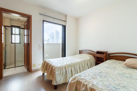 Apartamento à venda com 295m², 4 quartos e 3 vagas Apartamento à venda com 295m², 4 quartos e 3 vagasSuíte 2