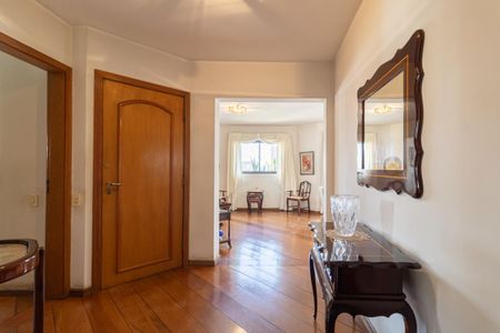 Apartamento à venda com 295m², 4 quartos e 3 vagas Apartamento à venda com 295m², 4 quartos e 3 vagasHall de entrada