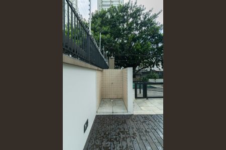 Apartamento à venda com 295m², 4 quartos e 3 vagas Apartamento à venda com 295m², 4 quartos e 3 vagasÁrea comum - Piscina