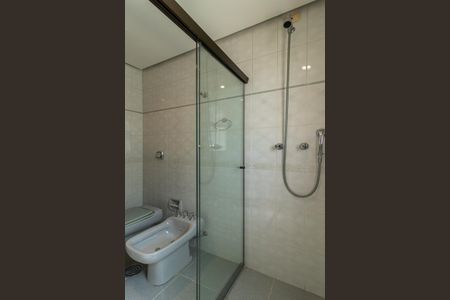 Apartamento à venda com 295m², 4 quartos e 3 vagas Apartamento à venda com 295m², 4 quartos e 3 vagasBanheiro Corredor