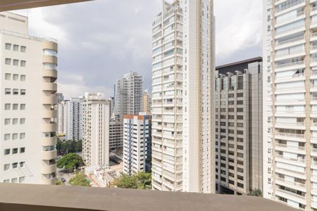 Apartamento à venda com 295m², 4 quartos e 3 vagas Apartamento à venda com 295m², 4 quartos e 3 vagasVaranda da Suíte 2