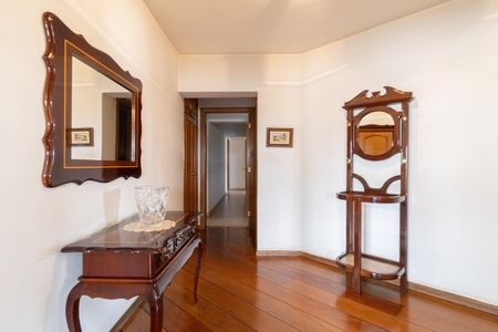 Apartamento à venda com 295m², 4 quartos e 3 vagas Apartamento à venda com 295m², 4 quartos e 3 vagasHall de entrada