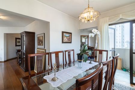 Apartamento à venda com 295m², 4 quartos e 3 vagas Apartamento à venda com 295m², 4 quartos e 3 vagasSala de Jantar