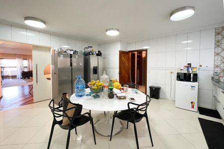 Apartamento à venda com 210m², 4 quartos e 4 vagas Apartamento à venda com 210m², 4 quartos e 4 vagasCozinha