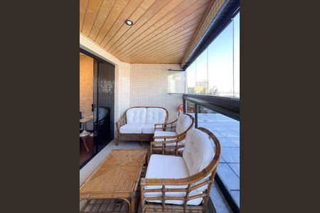 Apartamento à venda com 210m², 4 quartos e 4 vagas Apartamento à venda com 210m², 4 quartos e 4 vagasSacada