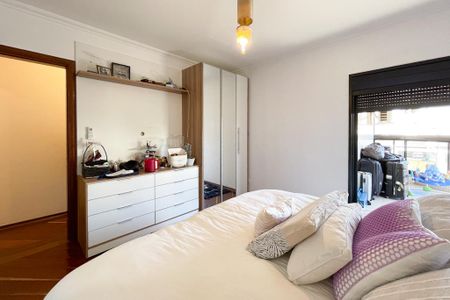 Apartamento à venda com 210m², 4 quartos e 4 vagas Apartamento à venda com 210m², 4 quartos e 4 vagasSuíte 3