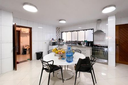 Apartamento à venda com 210m², 4 quartos e 4 vagas Apartamento à venda com 210m², 4 quartos e 4 vagasCozinha
