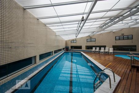 Apartamento à venda com 210m², 4 quartos e 4 vagas Apartamento à venda com 210m², 4 quartos e 4 vagasÁrea comum - Piscina