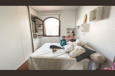 Casa à venda com 266m², 4 quartos e 3 vagas Casa à venda com 266m², 4 quartos e 3 vagasQuarto 1