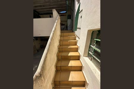 Casa à venda com 126m², 3 quartos e 1 vaga Casa à venda com 126m², 3 quartos e 1 vagaEscada