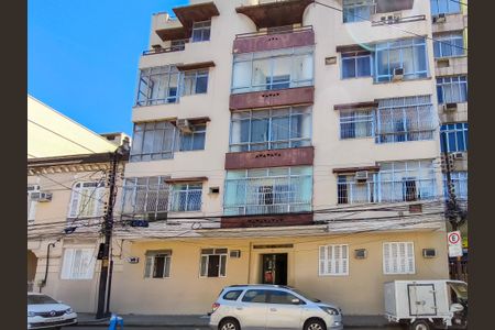 Apartamento à venda com 47m², 2 quartos e sem vaga Apartamento à venda com 47m², 2 quartos e sem vagaFachada e portaria