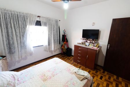 Casa à venda com 200m², 3 quartos e 3 vagas Casa à venda com 200m², 3 quartos e 3 vagasQuarto 2