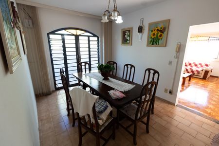 Casa à venda com 200m², 3 quartos e 3 vagas Casa à venda com 200m², 3 quartos e 3 vagasSala de jantar