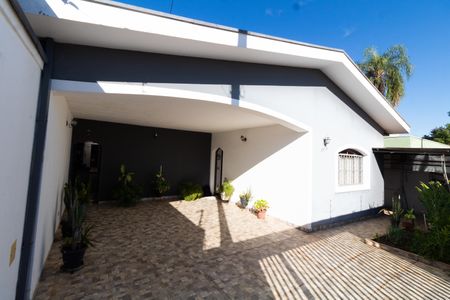 Casa à venda com 200m², 3 quartos e 3 vagas Casa à venda com 200m², 3 quartos e 3 vagasÁrea comum