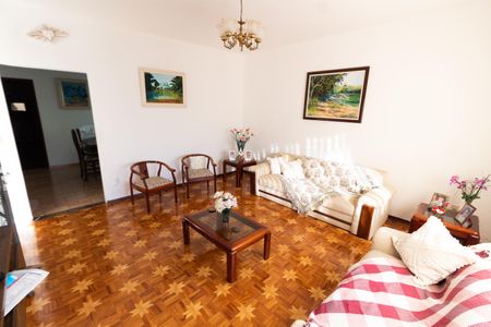 Casa à venda com 200m², 3 quartos e 3 vagas Casa à venda com 200m², 3 quartos e 3 vagasSala