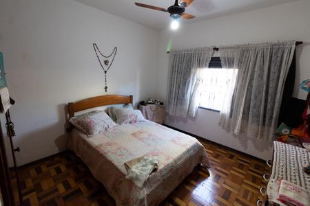 Casa à venda com 200m², 3 quartos e 3 vagas Casa à venda com 200m², 3 quartos e 3 vagasQuarto 2