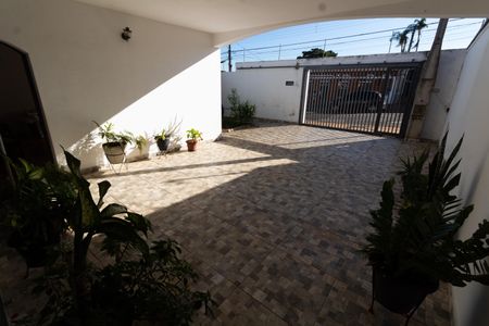 Casa à venda com 200m², 3 quartos e 3 vagas Casa à venda com 200m², 3 quartos e 3 vagasÁrea comum