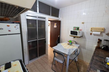 Casa à venda com 200m², 3 quartos e 3 vagas Casa à venda com 200m², 3 quartos e 3 vagasCozinha