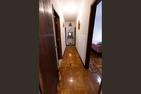 Casa à venda com 200m², 3 quartos e 3 vagas Casa à venda com 200m², 3 quartos e 3 vagasCorredor