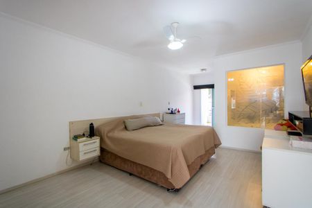 Casa à venda com 270m², 4 quartos e 2 vagas Casa à venda com 270m², 4 quartos e 2 vagasSuíte