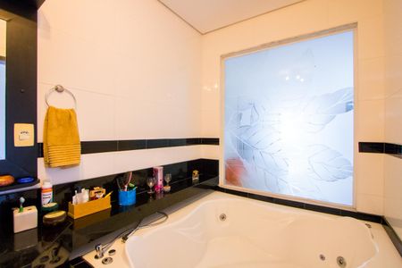 Casa à venda com 270m², 4 quartos e 2 vagas Casa à venda com 270m², 4 quartos e 2 vagasBanheiro da Suíte