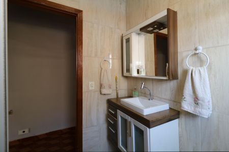 Casa à venda com 185m², 3 quartos e 2 vagasBanheiro do piso superior