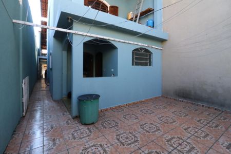Casa à venda com 185m², 3 quartos e 2 vagasQuintal