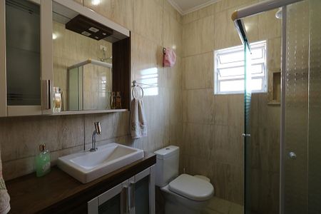 Casa à venda com 185m², 3 quartos e 2 vagasBanheiro do piso superior